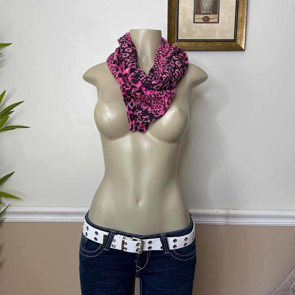 Justice Women's Y2K Vintage Pink Leopard Print Infinity Scarf - Picture 7 of 11